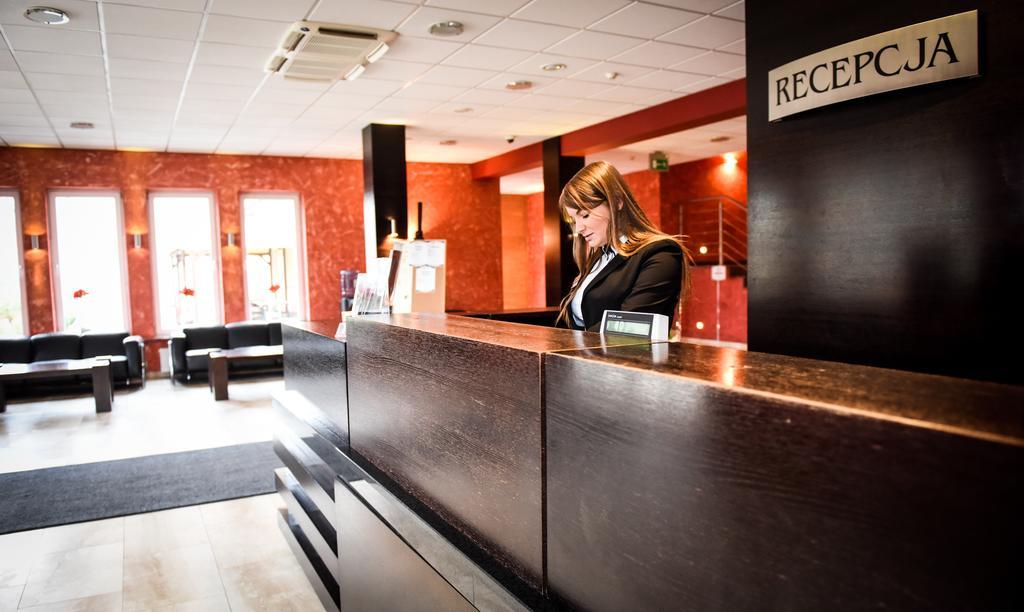 Hotel Wityng Ślesin Kültér fotó